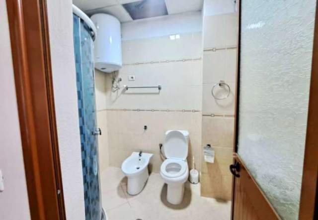 Tirane, jepet me qera apartament 2+1+A+BLK Kati 6, 106 m² 550 Euro (Ish parku i autobuzeve)