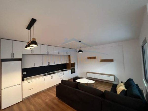 Tirane, jepet me qera apartament 2+1+BLK Kati 10, 96 m² 450 Euro (teodor keko)