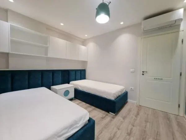 Tirane, jepet me qera apartament 2+1 Kati 4, 900 Euro (rruga Elbasanit)