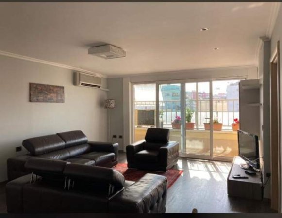 Tirane, jepet me qera apartament 2+1+BLK Kati 8, 120 m² 650 Euro (rruga Sulejman Delvina)