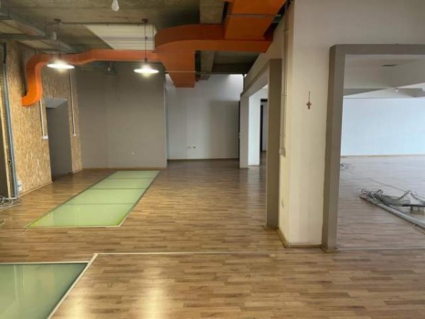 Tirane, jepet me qera ambjent biznesi Kati 0, 750 m² 9.000 Euro (Rruga e Kavajes)