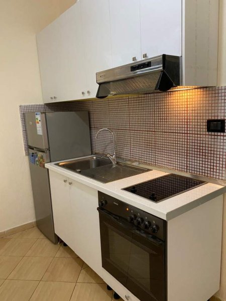 Tirane, jepet me qera garsonier 1+1 Kati 2, 37 m² 280 Euro (rruga 5 Maj)