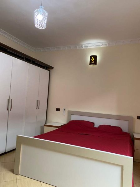 Tirane, jepet me qera garsonier 1+1 Kati 2, 37 m² 280 Euro (rruga 5 Maj)
