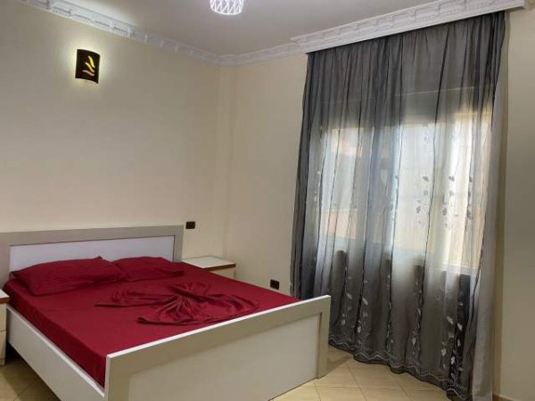 Tirane, jepet me qera garsonier 1+1 Kati 2, 37 m² 280 Euro (rruga 5 Maj)