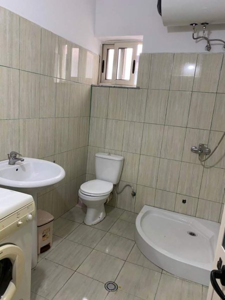 Tirane, jepet me qera garsonier 1+1 Kati 2, 37 m² 280 Euro (rruga 5 Maj)