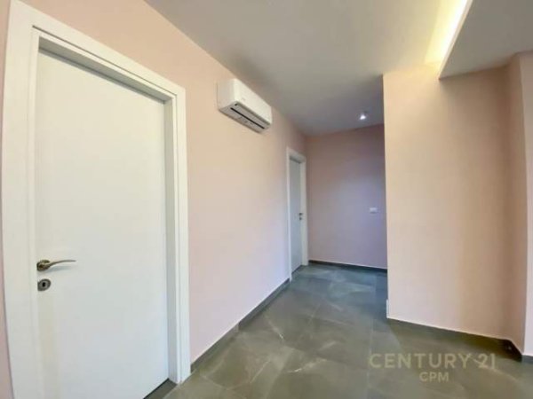 Tirane, jepet me qera apartament 2+1 Kati 4, 110 m² 500 Euro (Kompleksi Turdiu, Ish Fusha e Aviacionit)