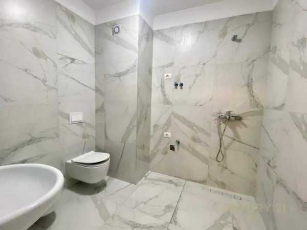 Tirane, jepet me qera apartament 2+1 Kati 4, 110 m² 500 Euro (Kompleksi Turdiu, Ish Fusha e Aviacionit)