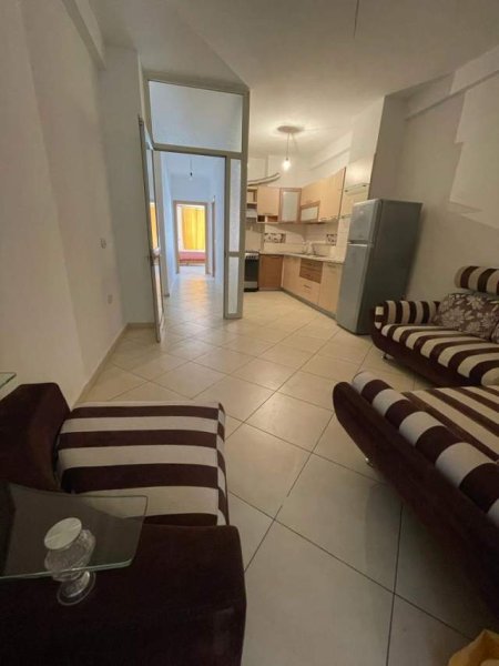 Tirane, jepet me qera apartament 2+1+BLK Kati 2, 105 m² 40.000 Leke (rruga 3 deshmoret)