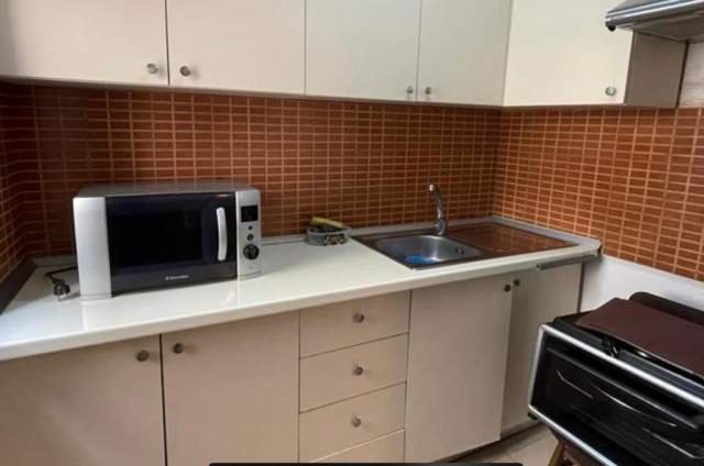Tirane, jepet me qera apartament 1+1+BLK Kati 2, 67 m² 350 Euro (Gjimnazi Petronini Luarasi)