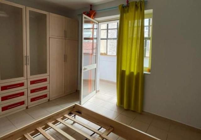 Tirane, jepet me qera apartament 1+1+BLK Kati 2, 67 m² 350 Euro (Gjimnazi Petronini Luarasi)