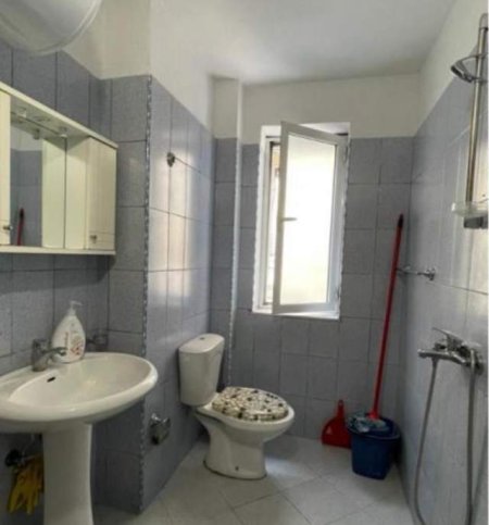 Tirane, jepet me qera apartament 1+1+BLK Kati 2, 67 m² 350 Euro (Gjimnazi Petronini Luarasi)
