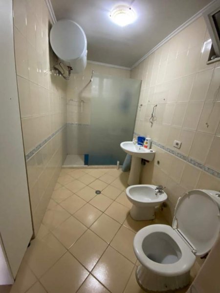 Tirane, jepet me qera apartament 2+1+BLK Kati 2, 122 m² 700 Euro (pas Postes numer 8)