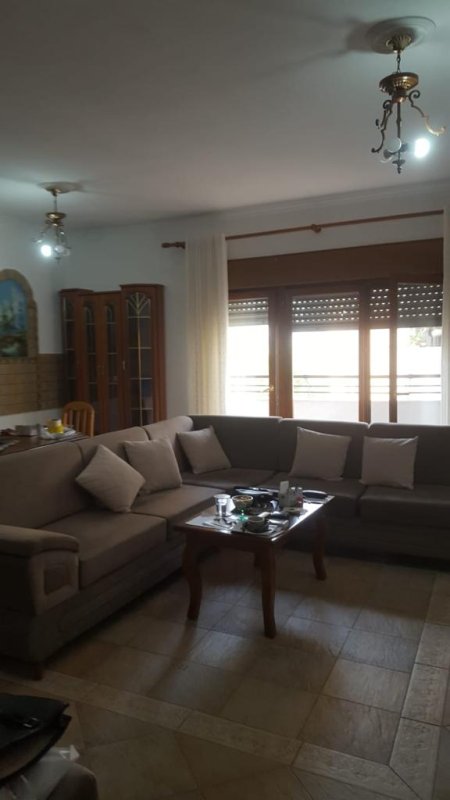 Tirane, jepet me qera apartament Kati 3, 600 Euro