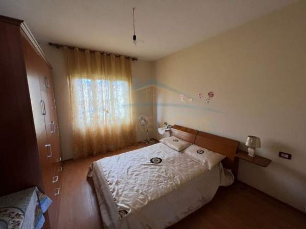 Korce, shitet shtepi 2 Katshe Kati 2, 202 m² 120.000  (Pogradec)