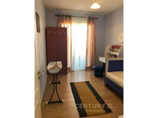 Tirane, jepet me qera apartament 2+1+A+BLK Kati 5, 110 m² 550  (Liqeni i Thate)