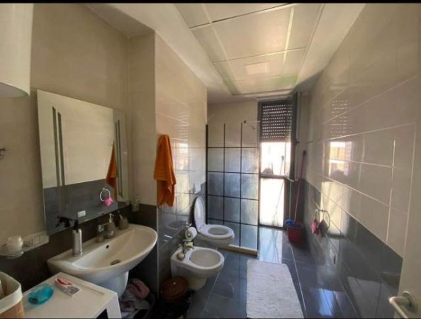 Tirane, jepet me qera apartament 2+1 Kati 4, 97 m² 600 Euro (Rruga e Kavajes)