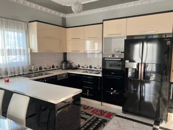 Tirane, jepet me qera Vile 3+1+BLK Kati 1, 120 m² 450 Euro (Kodra e Priftit)