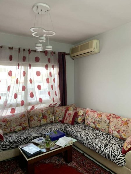Tirane, jepet me qera apartament 3+1+BLK Kati 6, 110 m² 300 Euro (Prane Pallateve te Verdha)