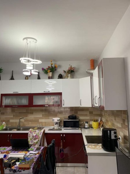 Tirane, jepet me qera apartament 3+1+BLK Kati 6, 110 m² 300 Euro (Prane Pallateve te Verdha)