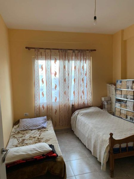 Tirane, jepet me qera apartament 3+1+BLK Kati 6, 110 m² 300 Euro (Prane Pallateve te Verdha)