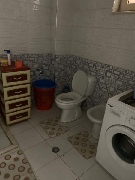 Tirane, jepet me qera apartament 3+1+BLK Kati 6, 110 m² 300 Euro (Prane Pallateve te Verdha)