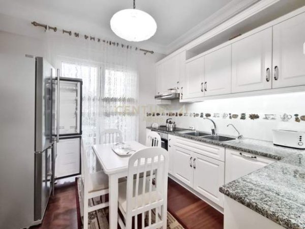 Tirane, jepet me qera apartament 2+1+A+BLK Kati 2, 150 m² 850 Euro (Liqeni i Thate)