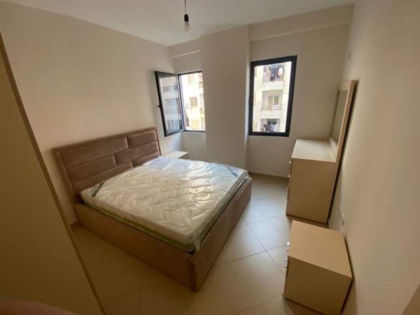 Tirane, jepet me qera apartament 1+1+BLK Kati 2, 70 m² 300 Euro (prane KMY-se)