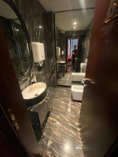 Tirane, jepet me qera lokal Kati 0, 100 m² 1.000 Euro (ASTIR)