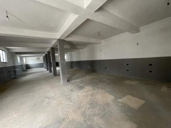 Tirane, jepet me qera magazine Kati 0, 400 m² 1.000 Euro (Tufine)