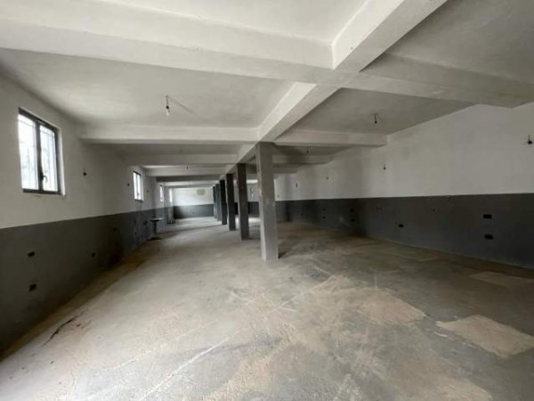 Tirane, jepet me qera magazine Kati 0, 400 m² 1.000 Euro (Tufine)