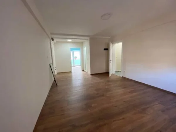 Tirane, jepet me qera apartament 1+1 Kati 6, 55 m² 650  (Sami Frasheri)