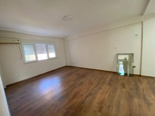 Tirane, jepet me qera apartament 1+1 Kati 6, 55 m² 650  (Sami Frasheri)