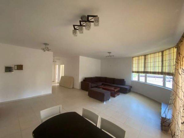 Tirane, jepet me qera apartament 2+1+BLK Kati 2, 115 m² 400 Euro (Kodra e Priftit)