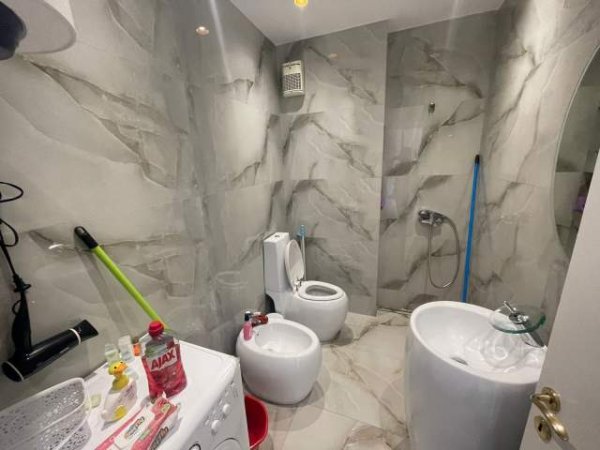 Tirane, jepet me qera apartament 1+1+BLK Kati 9, 70 m² 700 Euro (Zogu i Zi)