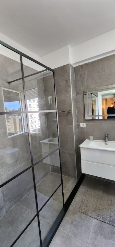 Tirane, jepet me qera apartament 2+1+BLK Kati 3, 105 m² 750  (21 Dhjetori)