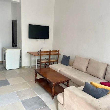 Tirane, jepet me qera shtepi 2+1+BLK Kati 1, 95 m² 30.000 Leke (Rruga 5 Maji)