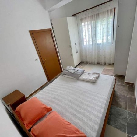 Tirane, jepet me qera shtepi 2+1 Kati 1, 90 m² 290 Euro (Rruga 5 Maji)