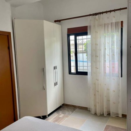 Tirane, jepet me qera shtepi 2+1 Kati 1, 90 m² 290 Euro (Rruga 5 Maji)