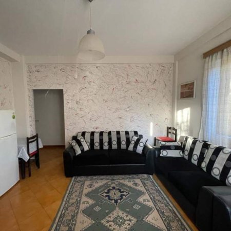 Tirane, jepet me qera apartament 1+1+BLK Kati 1, 60 m² 300 Euro (Rruga e Elbasanit)