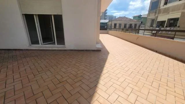 !DHENE! Durres, jepet me qera ambjent biznesi Kati 2, 450 m² 2.000 Euro (Sheshi Pranvera, Prane Postes, Durres)