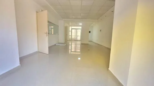 !DHENE! Durres, jepet me qera ambjent biznesi Kati 2, 450 m² 2.000 Euro (Sheshi Pranvera, Prane Postes, Durres)