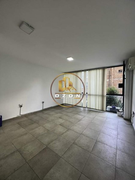 Tirane, jepet me qera ambjent biznesi Kati 2, 30 m² 28.000 Leke (RRUGA MUHAMET GJOLLESHA)