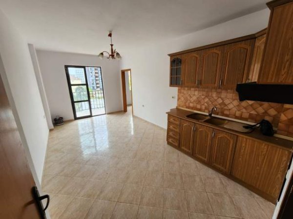 Tirane, jepet me qera apartament 2+1+BLK Kati 3, 75 m² 320 Euro (prane Concordit)