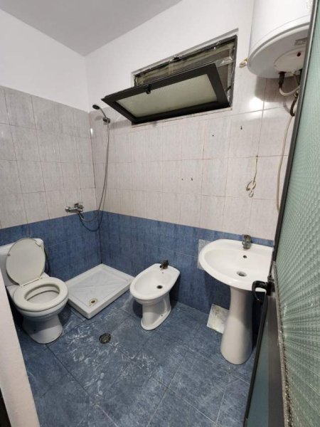 Tirane, jepet me qera apartament 2+1+BLK Kati 3, 75 m² 320 Euro (prane Concordit)