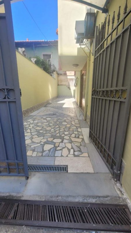 Durres, jepet me qera apartament 2+1 Kati 2, 150 m² 400 Euro (Rr. Kumini, Qender)