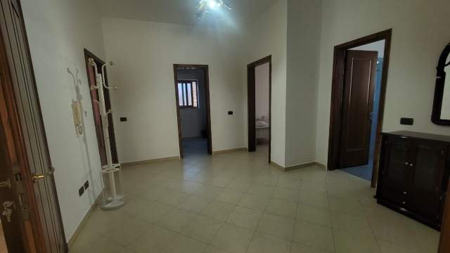 Durres, jepet me qera apartament 2+1 Kati 2, 150 m² 400 Euro (Rr. Kumini, Qender)
