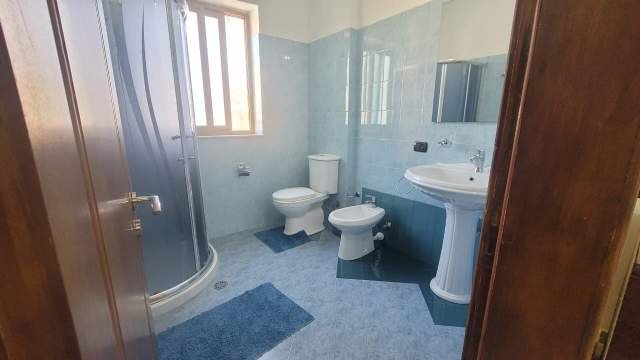 Durres, jepet me qera apartament 2+1 Kati 2, 150 m² 400 Euro (Rr. Kumini, Qender)