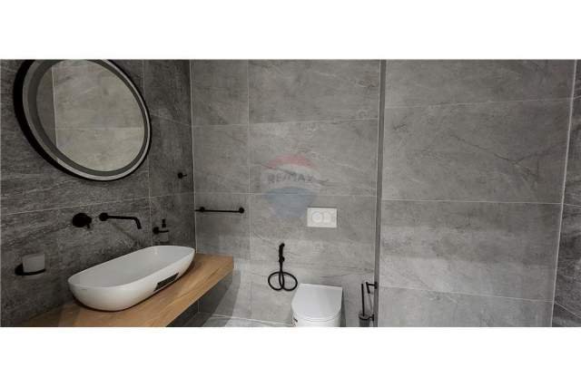 Tirane, jepet me qera ambjent biznesi 130 m² 1.800 Euro (dervish hima)