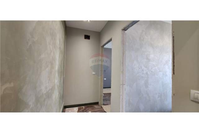 Tirane, jepet me qera ambjent biznesi 130 m² 1.800 Euro (dervish hima)