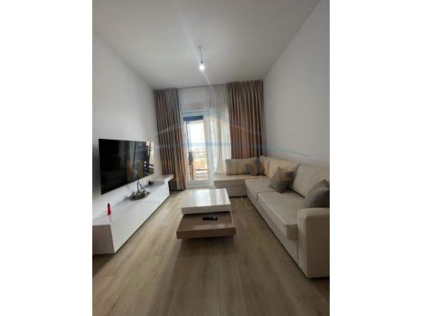 Tirane, shitet apartament 1+1 Kati 8, 57 m² 105.000 Euro (Rruga e Kavajes)